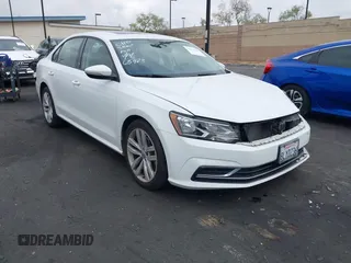 2019 Volkswagen Passat Wolfsburg Edition z VIN 1VWLA7A35KC011618, wystawiony jako IAAI lot #42131752 z przebiegiem 21 638 mil mil oraz . Historia ofert i sprzedaży dostępna na DreamBid. Obrazek 1.
