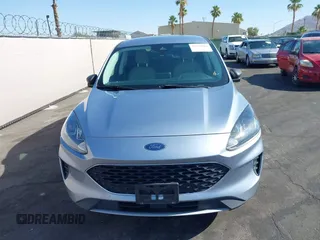 2022 Ford Escape SE z VIN 1FMCU0G6XNUB31007, wystawiony jako IAAI lot #42510666 z przebiegiem 106 236 mil mil oraz . Historia ofert i sprzedaży dostępna na DreamBid. Obrazek 12.