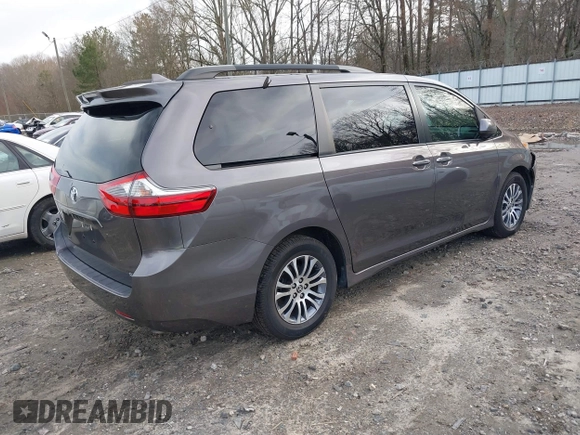 2020 Toyota Sienna XLE Auto Access Seat with VIN 5TDYZ3DCXLS074767, listed as a IAAI auction lot 41584795 with 73,568 mi miles. Bid and sale history available at carsss.com. Image 4.
