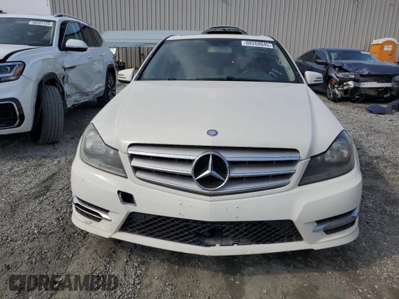 2012 Mercedes-Benz C 300 Sport z VIN WDDGF8BB1CA601416, wystawiony jako Copart lot #60269945 z przebiegiem 195 941 mil mil oraz Czysty tytuł • Clean title. Historia ofert i sprzedaży dostępna na DreamBid. Obrazek 5.