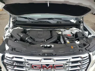 2024 GMC Acadia FWD Denali z VIN 1GKENLKS3RJ164796, wystawiony jako Copart lot #69429724 z przebiegiem 4977 mil mil oraz Szkoda całkowita • Salvage title. Historia ofert i sprzedaży dostępna na DreamBid. Obrazek 13.