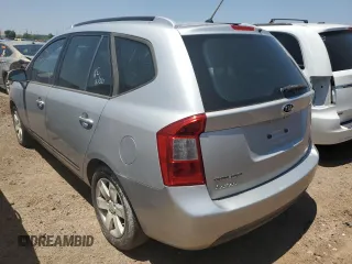 2007 Kia Rondo LX with VIN KNAFG525677029450, listed as a Copart auction lot 60898604 with 195,628 mi miles and Clean Title. Bid and sale history available at carsss.com. Image 2.