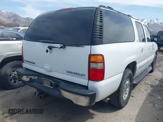 2003 Chevrolet Suburban Z71 with VIN 3GNFK16Z43G335561, listed as a IAAI auction lot 41901703 with 289,564 mi miles. Bid and sale history available at carsss.com. Image 4.