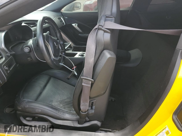 2015 Chevrolet Corvette Z51 1LT z VIN 1G1YH2D74F5117020, wystawiony jako Copart lot #52010015 z przebiegiem Nie podano mil oraz Szkoda całkowita • Salvage title. Historia ofert i sprzedaży dostępna na DreamBid. Obrazek 10.