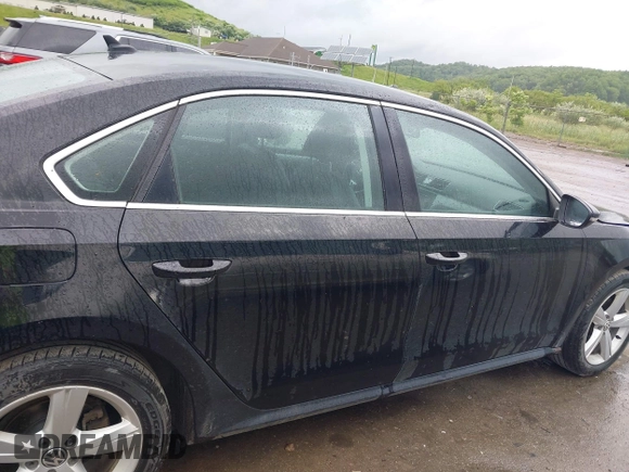 2012 Volkswagen Passat SE z VIN 1VWBP7A30CC101769, wystawiony jako IAAI lot #42281010 z przebiegiem 161 003 mil mil oraz . Historia ofert i sprzedaży dostępna na DreamBid. Obrazek 14.
