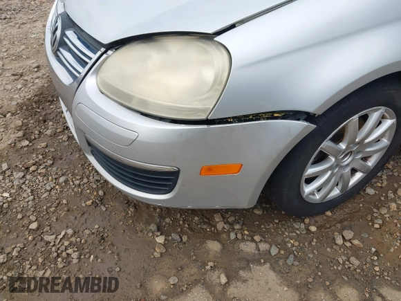 2008 Volkswagen Jetta SE z VIN 3VWRM71K38M043595, wystawiony jako IAAI lot #42169173 z przebiegiem 383 659 mil mil oraz . Historia ofert i sprzedaży dostępna na DreamBid. Obrazek 12.