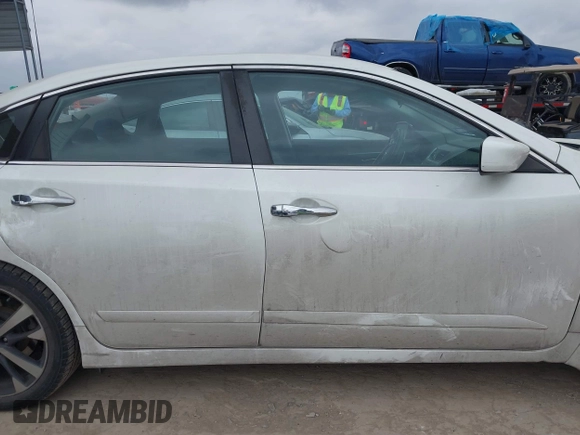 2017 Nissan Altima SV with VIN 1N4AL3AP2HC496668, listed as a IAAI auction lot 41700165 with 116,747 mi miles and . Bid and sale history available at carsss.com. Image 13.