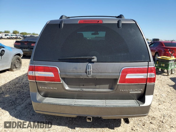 2011 Lincoln Navigator z VIN 5LMJJ2H58BEJ01847, wystawiony jako Copart lot #81804584 z przebiegiem 177 445 mil mil oraz Szkoda całkowita • Salvage title. Historia ofert i sprzedaży dostępna na DreamBid. Obrazek 6.