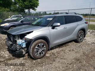 2021 Toyota Highlander XLE with VIN 5TDGZRBH0MS138927, listed as a Copart auction lot 61355215 with 54,864 mi miles and Salvage title. Bid and sale history available at DreamBid. Image 1.