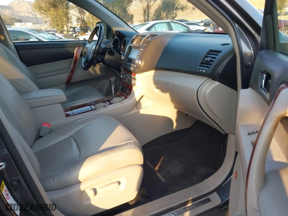 2011 Toyota Highlander Limited with VIN 5TDYK3EH0BS041953, listed as a IAAI auction lot 41429353 with 203,327 mi miles. Bid and sale history available at carsss.com. Image 5.