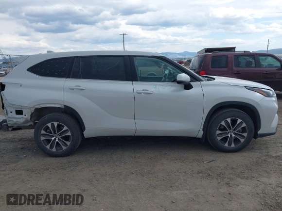 2022 Toyota Highlander XLE with VIN 5TDGZRBHXNS234405, listed as a IAAI auction lot 42045237 with 49,875 mi miles and . Bid and sale history available at DreamBid. Image 14.