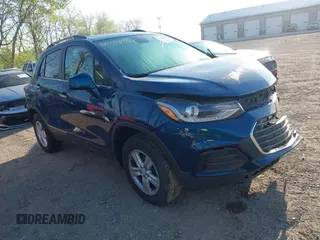 2020 Chevrolet Trax LT z VIN 3GNCJPSB2LL219333, wystawiony jako IAAI lot #42098462 z przebiegiem 76 486 mil mil oraz . Historia ofert i sprzedaży dostępna na DreamBid. Obrazek 1.
