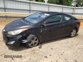 2013 Hyundai Elantra SE z VIN KMHDH6AE1DU014734, wystawiony jako Copart lot #57500605 z przebiegiem 165 254 mil mil oraz Czysty tytuł • Clean title. Historia ofert i sprzedaży dostępna na DreamBid. Obrazek 1.