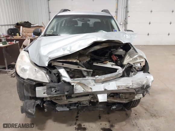 2014 Subaru Outback 2.5i with VIN 4S4BRBAC8E3213072, listed as a IAAI auction lot 41840384 with 186,370 mi miles. Bid and sale history available at carsss.com. Image 6.