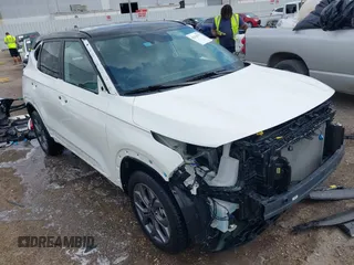 2024 Kia Seltos S z VIN KNDEU2AA9R7665996, wystawiony jako IAAI lot #42136731 z przebiegiem 6 081 mil mil oraz . Historia ofert i sprzedaży dostępna na DreamBid. Obrazek 1.