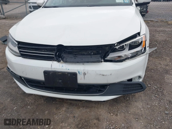 2014 Volkswagen Jetta SE z VIN 3VWD17AJ5EM417940, wystawiony jako IAAI lot #42309894 z przebiegiem 118 208 mil mil oraz . Historia ofert i sprzedaży dostępna na DreamBid. Obrazek 6.