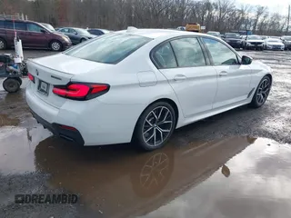 2021 BMW 5 Series M550i xDrive z VIN WBA13BK09MCF05866, wystawiony jako IAAI lot #41574859 z przebiegiem 37 822 mil mil oraz . Historia ofert i sprzedaży dostępna na DreamBid. Obrazek 4.