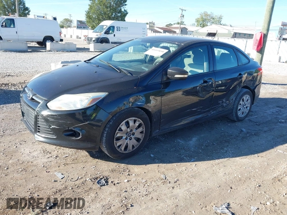 2013 Ford Focus SE z VIN 1FADP3F2XDL280298, wystawiony jako IAAI lot #40493858 z przebiegiem 126 051 mil mil oraz . Historia ofert i sprzedaży dostępna na DreamBid. Obrazek 2.
