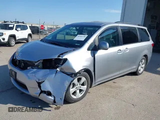 2017 Toyota Sienna LE Auto Access Seat with VIN 5TDKZ3DC4HS773762, listed as a IAAI auction lot 40350728 with 86,271 mi miles and . Bid and sale history available at DreamBid. Image 17.