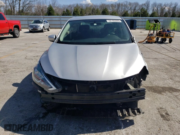 2019 Nissan Sentra S z VIN 3N1AB7AP1KY456698, wystawiony jako Copart lot #52703265 z przebiegiem 55 073 mil mil oraz Szkoda całkowita • Salvage title. Historia ofert i sprzedaży dostępna na DreamBid. Obrazek 5.