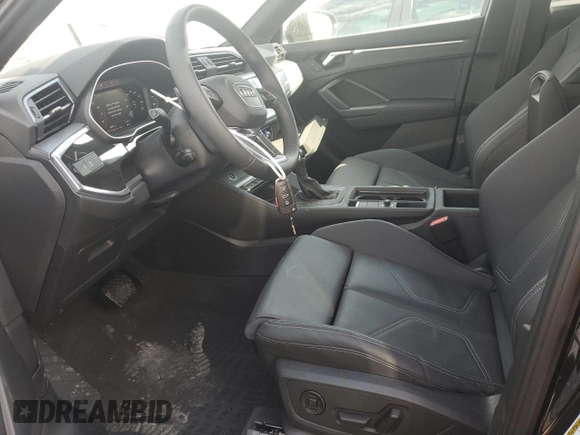 2024 Audi Q3 S line Premium Plus z VIN WA1EEDF30R1151101, wystawiony jako Copart lot #49081385 z przebiegiem 4995 mil mil oraz Tytuł czysty. Historia ofert i sprzedaży dostępna na DreamBid. Obrazek 7.