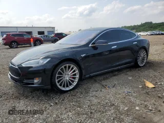2014 Tesla Model S 60 z VIN 5YJSA1H11EFP36611, wystawiony jako Copart lot #59544085 z przebiegiem 97 214 mil mil oraz Szkoda całkowita • Salvage title. Historia ofert i sprzedaży dostępna na DreamBid. Obrazek 1.