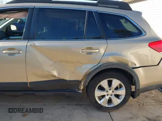 2010 Subaru Outback Premium All-Weather Anniversary z VIN 4S4BRBCC9A3345149, wystawiony jako IAAI lot #41762315 z przebiegiem 155 418 mil mil oraz . Historia ofert i sprzedaży dostępna na DreamBid. Obrazek 6.