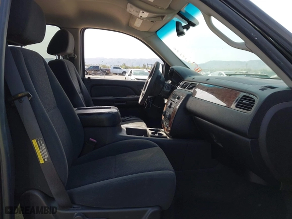 2007 Chevrolet Avalanche LTZ with VIN 3GNFK12317G113566, listed as a IAAI auction lot 41939386 with 297,959 mi miles. Bid and sale history available at carsss.com. Image 5.