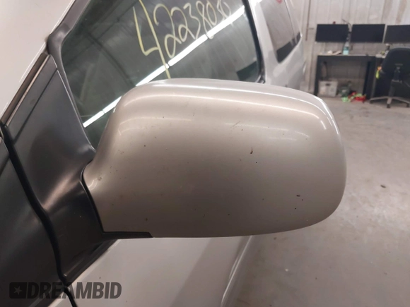 2001 Toyota Sienna LE z VIN 4T3ZF13C31U324428, wystawiony jako IAAI lot #42238030 z przebiegiem 209 762 mil mil oraz . Historia ofert i sprzedaży dostępna na DreamBid. Obrazek 12.