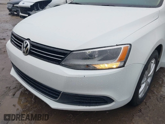 2014 Volkswagen Jetta Sedan SE w/Connectivity with VIN 3VWD07AJ7EM330558, listed as a IAAI auction lot 41353302 with 128,382 mi miles. Bid and sale history available at carsss.com. Image 6.