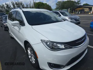 2019 Chrysler Pacifica Touring L with VIN 2C4RC1BG8KR537531, listed as a Copart auction lot 61310565 with 270,448 mi miles and Clean title. Bid and sale history available at DreamBid. Image 1.