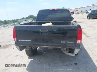 2005 Chevrolet Silverado 1500 LT with VIN 2GCEK13T351266474, listed as a IAAI auction lot 42098149 with 225,667 mi miles and . Bid and sale history available at DreamBid. Image 16.