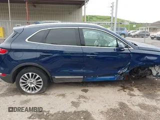 2018 Lincoln MKC Reserve z VIN 5LMCJ3D91JUL28728, wystawiony jako IAAI lot #42196869 z przebiegiem 60 541 mil mil oraz . Historia ofert i sprzedaży dostępna na DreamBid. Obrazek 14.
