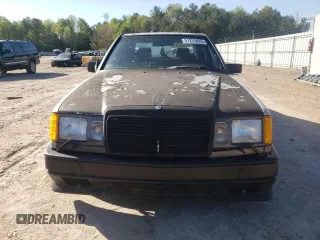 1988 Mercedes-Benz 300 with VIN WDBEA30D3JA683278, listed as a Copart auction lot 51253825 with 135,890 mi miles and Clean Title. Bid and sale history available at carsss.com. Image 5.