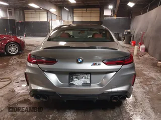 2022 BMW M8 Competition z VIN WBSGV0C04NCH71560, wystawiony jako IAAI lot #41542278 z przebiegiem 28 117 mil mil oraz . Historia ofert i sprzedaży dostępna na DreamBid. Obrazek 16.