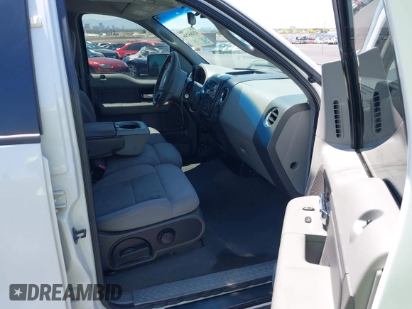 2005 Ford F-150 XLT z VIN 1FTRW12W55KC15429, wystawiony jako IAAI lot #42485246 z przebiegiem 251 954 mil mil oraz . Historia ofert i sprzedaży dostępna na DreamBid. Obrazek 5.