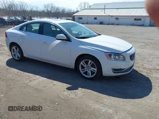 2014 Volvo S60 T5 z VIN YV1612FS1E2297930, wystawiony jako IAAI lot #41906564 z przebiegiem 88 843 mil mil oraz . Historia ofert i sprzedaży dostępna na DreamBid. Obrazek 1.
