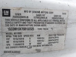 2005 Chevrolet Astro Cargo Van with VIN 1GCDM19X75B132325, listed as a IAAI auction lot 41855931 with 999,999 mi miles. Bid and sale history available at carsss.com. Image 9.