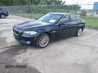 2011 BMW 5 Series 535i z VIN WBAFR7C59BC807860, wystawiony jako IAAI lot #42537752 z przebiegiem 120 934 mil mil oraz . Historia ofert i sprzedaży dostępna na DreamBid. Obrazek 2.