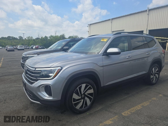 2024 Volkswagen Atlas SE z VIN 1V2HR2CA4RC558128, wystawiony jako IAAI lot #42852874 z przebiegiem 23 623 mil mil oraz . Historia ofert i sprzedaży dostępna na DreamBid. Obrazek 4.