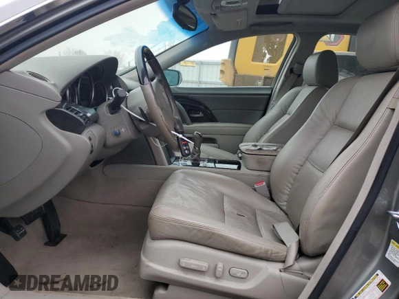 2010 Acura RL Technology z VIN JH4KB2F61AC000517, wystawiony jako Copart lot #43814445 z przebiegiem 197 918 mil mil oraz Szkoda całkowita • Salvage title. Historia ofert i sprzedaży dostępna na DreamBid. Obrazek 7.