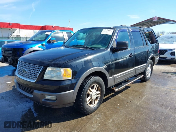 2004 Ford Expedition Special Service with VIN 1FMPU16L44LA17586, listed as a IAAI auction lot 41619534 with 140,299 mi miles. Bid and sale history available at carsss.com. Image 19.