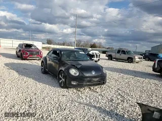2012 Volkswagen Beetle 2.0T Turbo PZEV with VIN 3VWVA7AT1CM618883, listed as a Copart auction lot 85873174 with 100,482 mi miles and Salvage Title. Bid and sale history available at carsss.com. Image 10.