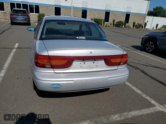 2000 Saturn SL z VIN 1G8ZK5279YZ252761, wystawiony jako Copart lot #63204475 z przebiegiem 80 646 mil mil oraz Czysty tytuł • Clean title. Historia ofert i sprzedaży dostępna na DreamBid. Obrazek 6.