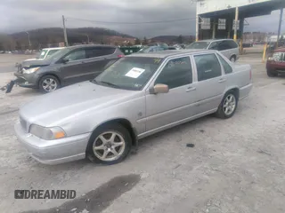1999 Volvo S70 z VIN YV1LS55A3X1598346, wystawiony jako IAAI lot #35803246 z przebiegiem 215 097 mil mil oraz . Historia ofert i sprzedaży dostępna na DreamBid. Obrazek 2.