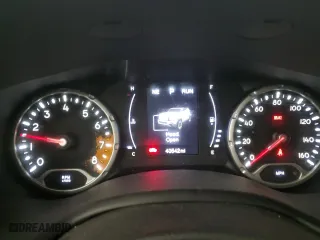 2017 Jeep Renegade Altitude with VIN ZACCJBBB3HPG56235, listed as a Copart auction lot 44231455 with 40,542 mi miles and Clean Title. Bid and sale history available at carsss.com. Image 9.