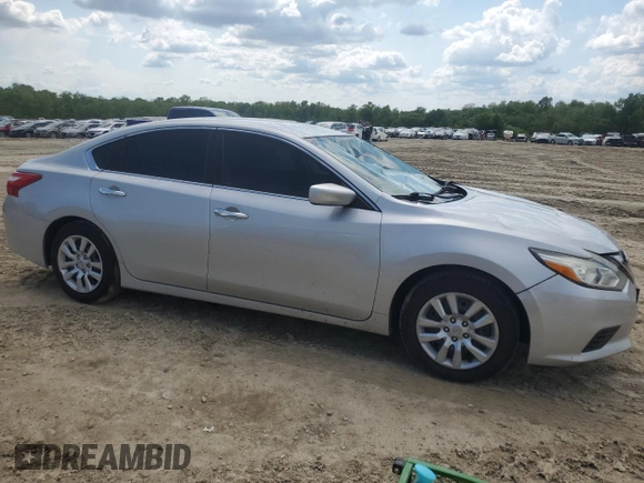 2017 Nissan Altima SR z VIN 1N4AL3AP1HN303995, wystawiony jako Copart lot #56240495 z przebiegiem 183 186 mil mil oraz Szkoda całkowita • Salvage title. Historia ofert i sprzedaży dostępna na DreamBid. Obrazek 4.