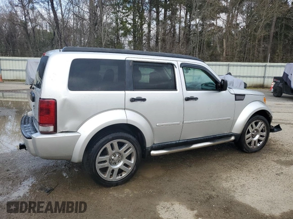 2011 Dodge Nitro Heat z VIN 1D4PT4GX8BW561596, wystawiony jako Copart lot #47418495 z przebiegiem 286 883 mil mil oraz Szkoda całkowita • Salvage title. Historia ofert i sprzedaży dostępna na DreamBid. Obrazek 3.