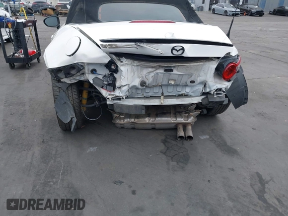 2016 Mazda MX-5 Miata Club z VIN JM1NDAC72G0109482, wystawiony jako IAAI lot #42042540 z przebiegiem 46 853 mil mil oraz . Historia ofert i sprzedaży dostępna na DreamBid. Obrazek 6.