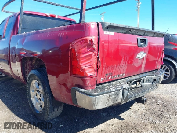 2007 Chevrolet Silverado 1500 LT w/1LT with VIN 2GCEC19C071686992, listed as a IAAI auction lot 41602817 with 395,297 mi miles. Bid and sale history available at carsss.com. Image 6.